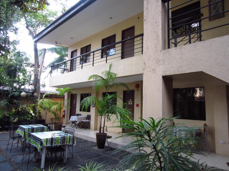 11Th Street Bed And Breakfast Bacolod Exterior photo