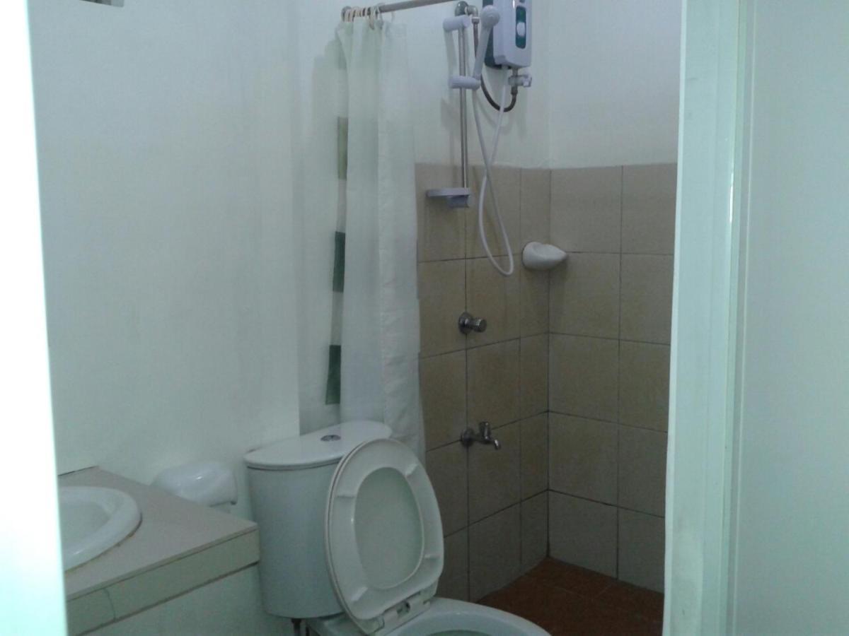 11Th Street Bed And Breakfast Bacolod Room photo